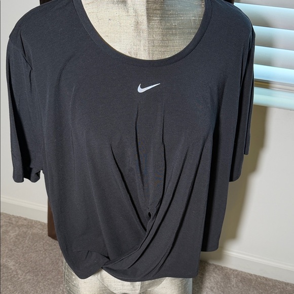 Nike Women's Black Short Sleeve Tee - Picture 2 of 5